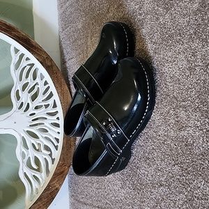 ⭐️5/$20⭐️Sanita shoes